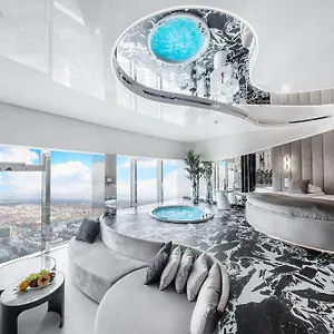 Sky Tower Z Jakuzzi Przy Oknie Vratislav